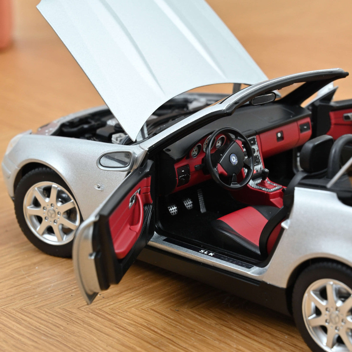 Macheta auto Mercedes-Benz SLK, Brillant Silver, 1996 1:18 Norev