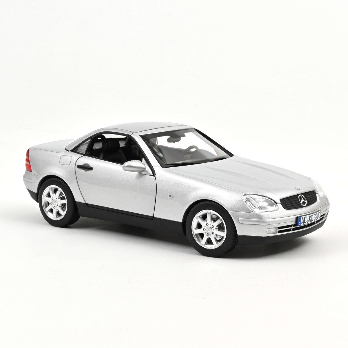 Macheta auto Mercedes-Benz SLK, Brillant Silver, 1996 1:18 Norev