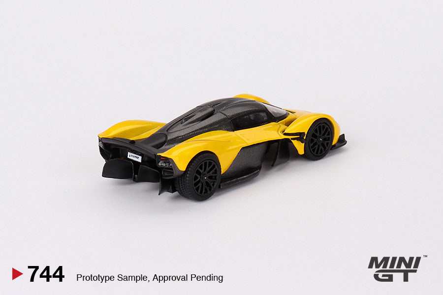 Macheta auto Aston Martin Valkyrie Sunburst Yellow 2023 (LHD) 1:64 MIniGT