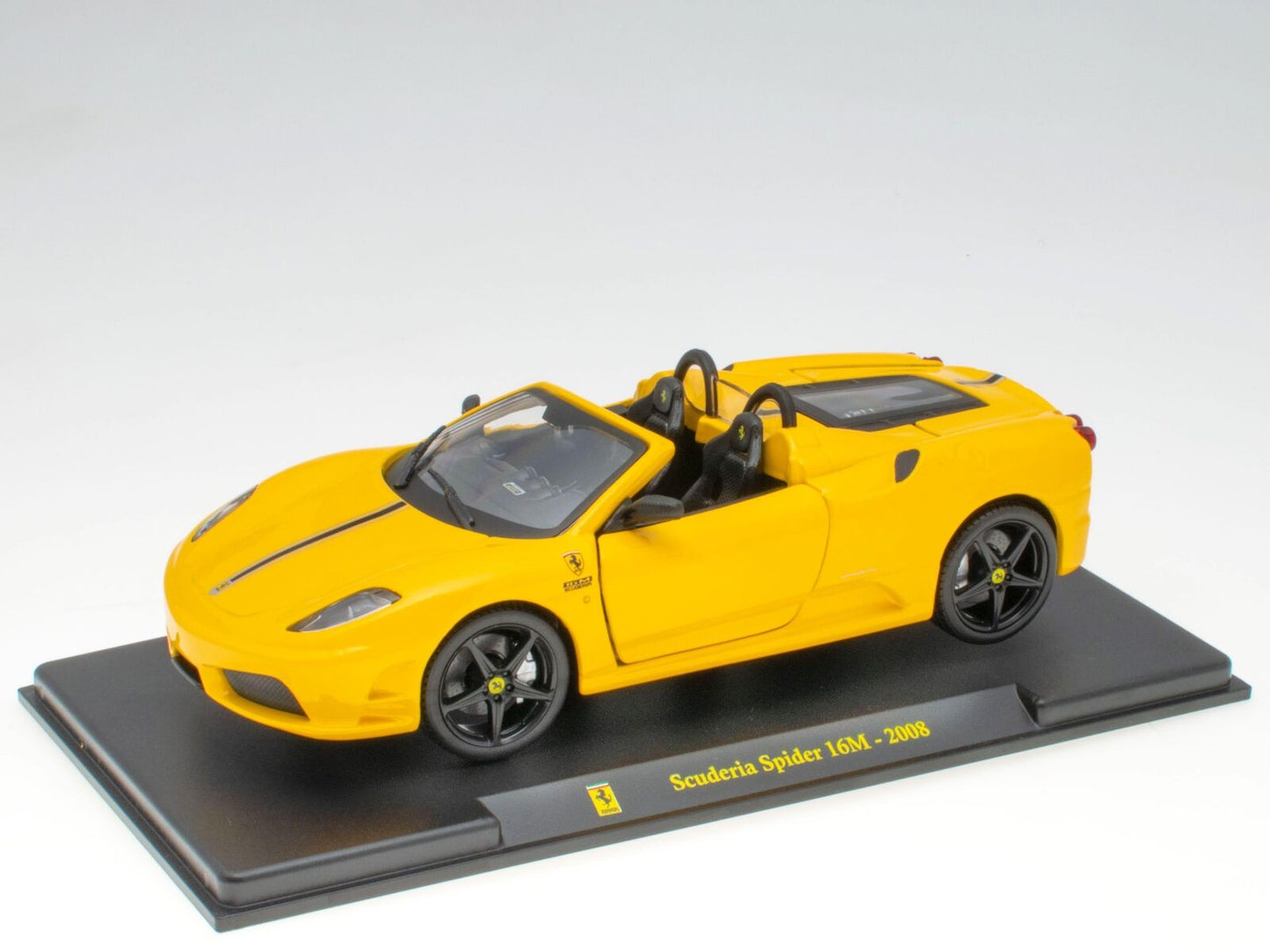 Macheta auto Ferrari Scuderia Spider 16M 2008 1:24 Hachette