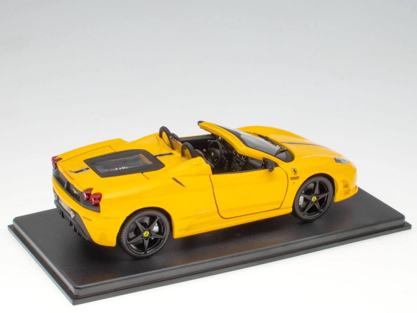 Macheta auto Ferrari Scuderia Spider 16M 2008 1:24 Hachette