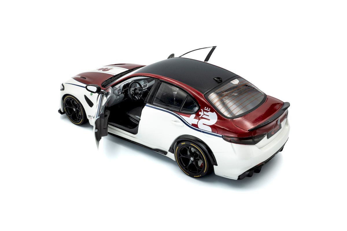 Macheta auto ALFA ROMEO GIULIA GTA-M BIANCO I ROSSO WHITE 2023 1:18 Solido