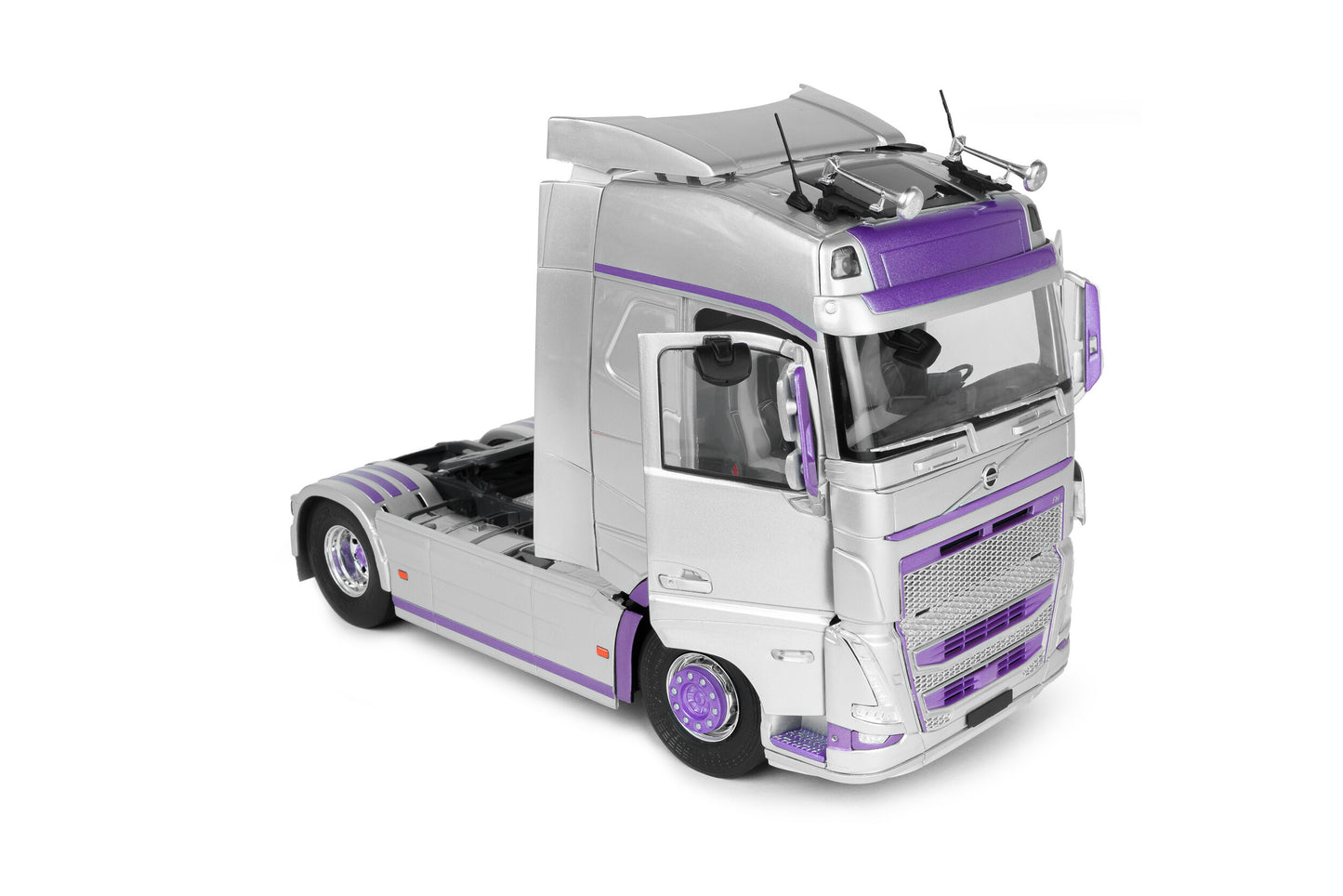 *Precomanda Macheta auto Volvo Trucks FH Globetrotter XL – SILVER & PURPLE – 20231:24 Solido