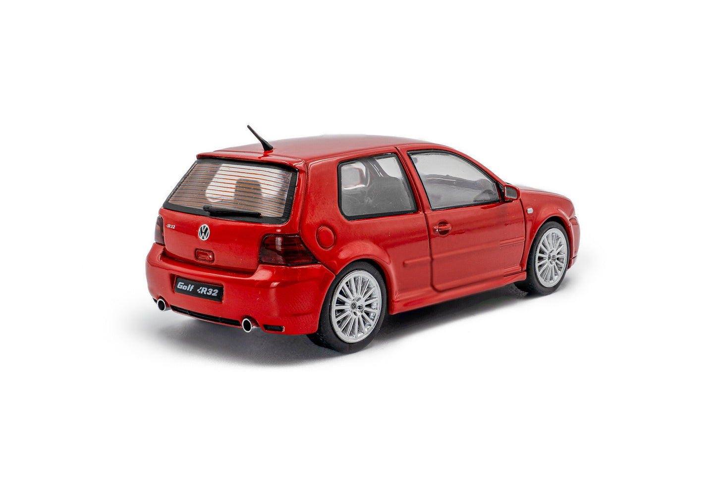* Precomanda Macheta auto Volkswagen Golf IV R32 – Toronto Red – 2003 1:43 Solido