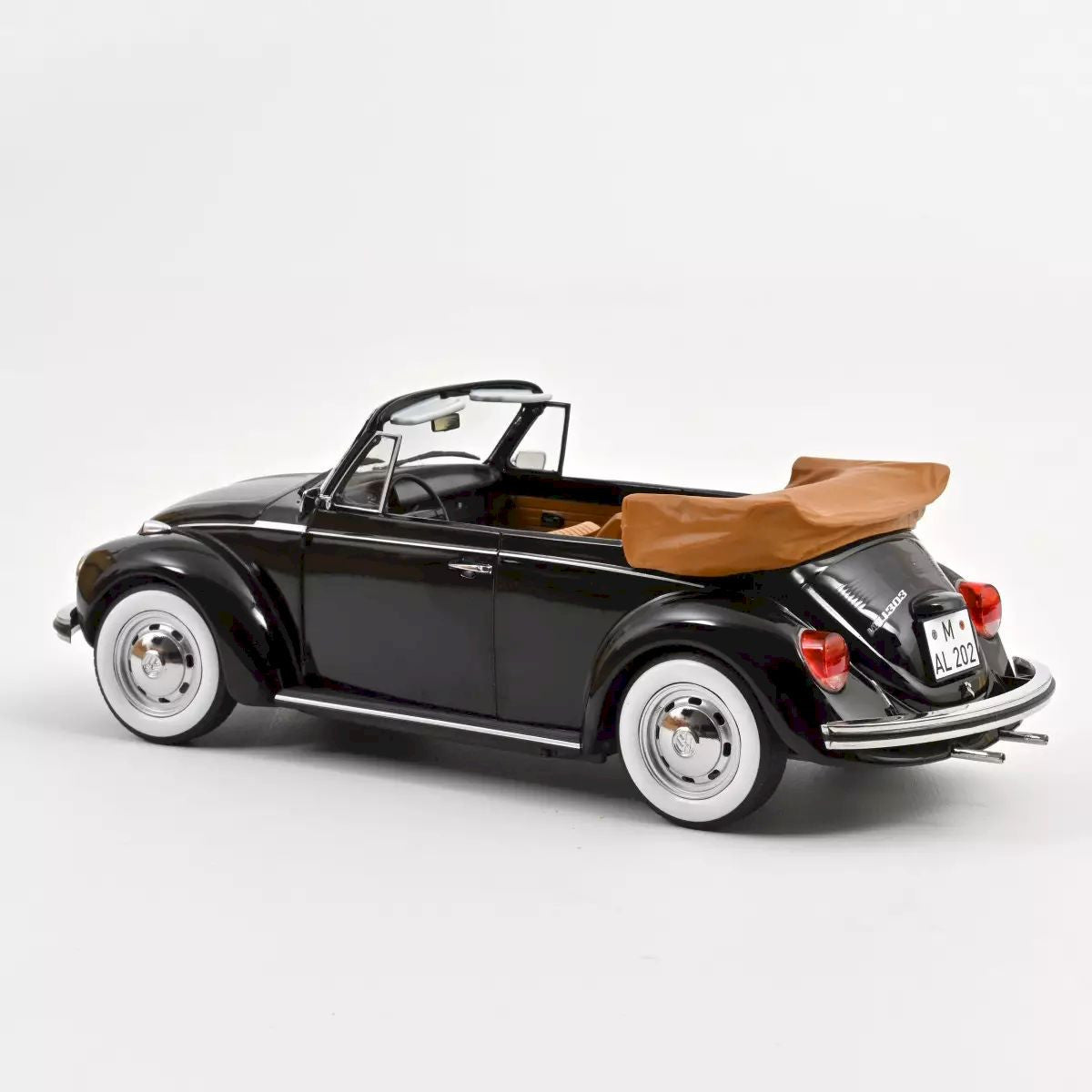 Macheta auto Volkswagen 1303 Cabriolet 1972 1:18 Norev