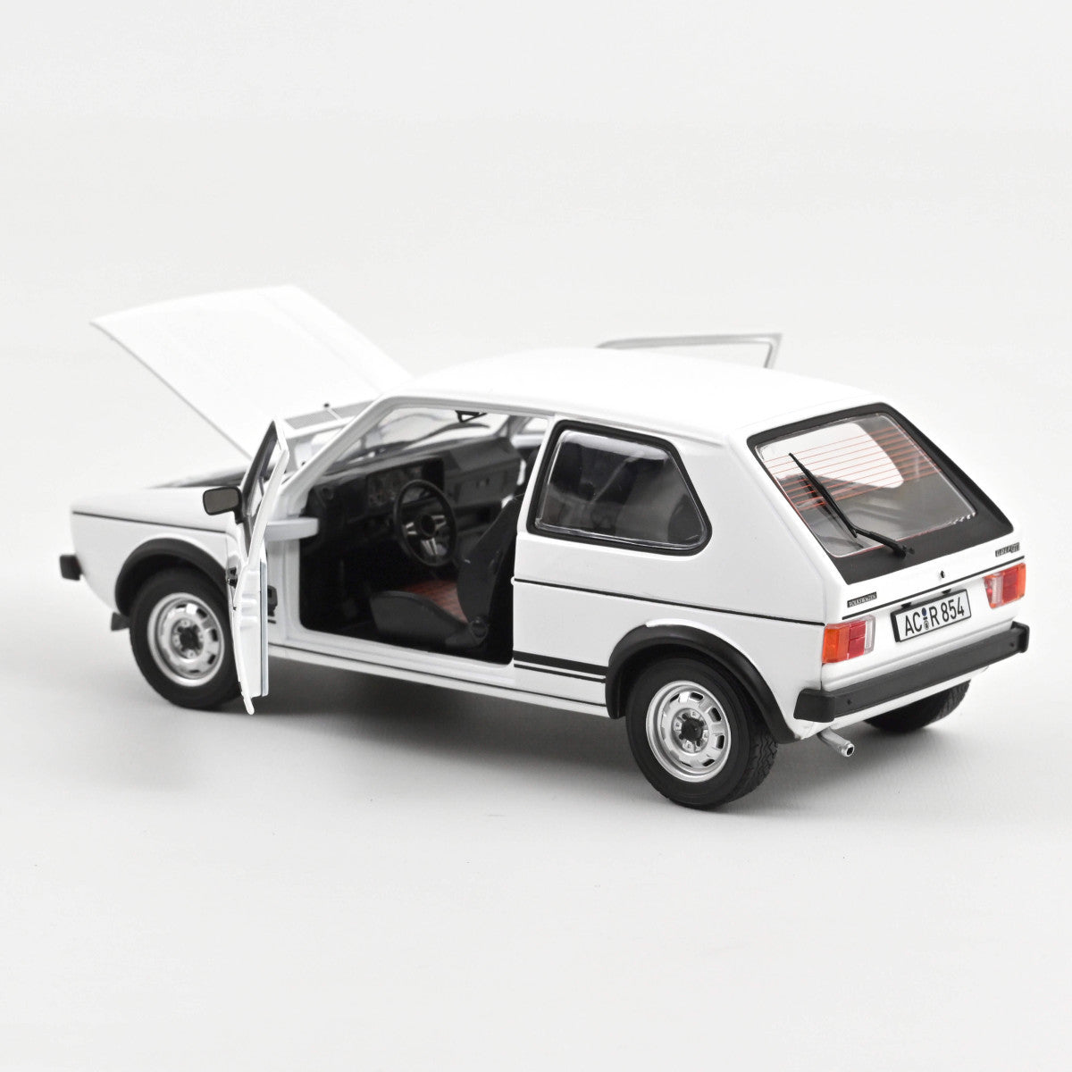Macheta auto Volkswagen Golf GTI (1976) 1:18 Norev