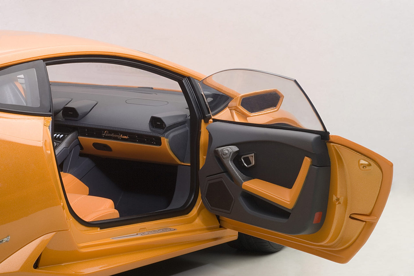Macheta auto Lamborghini Huracan LP610-4 (2014) 1:12 AutoArt