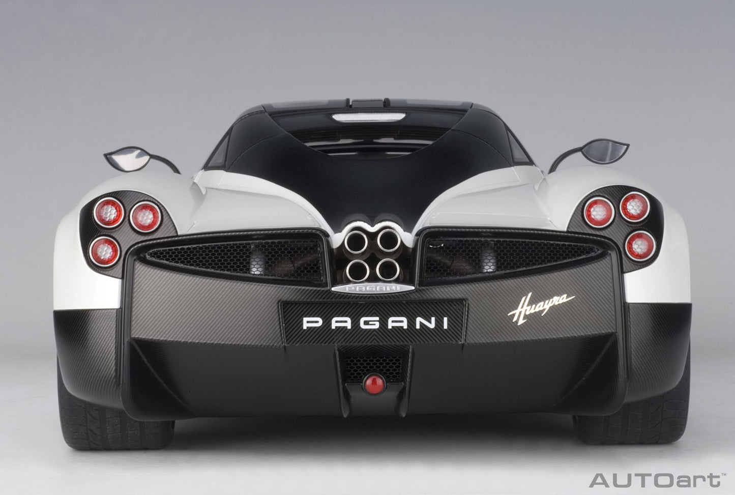 Macheta auto Pagani Huayra (2011) 1:12 AutoArt