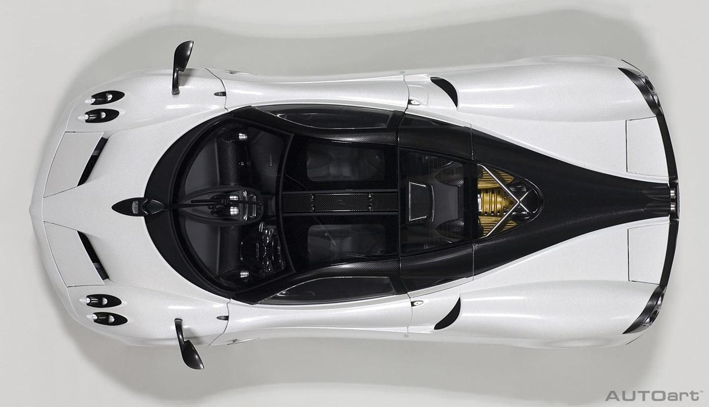 Macheta auto Pagani Huayra (2011) 1:12 AutoArt