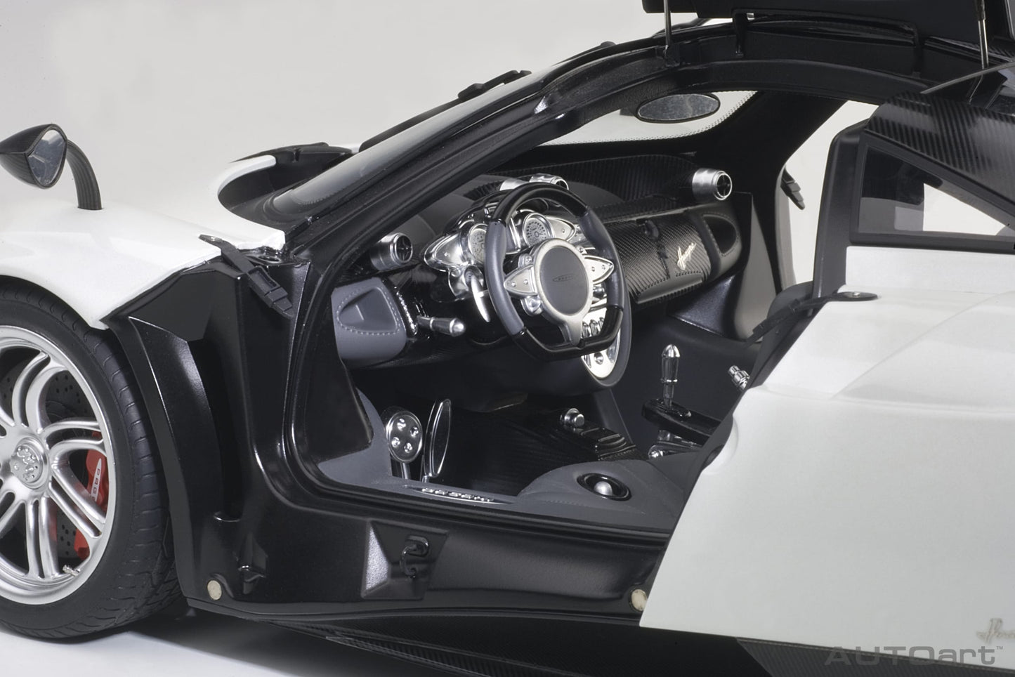 Macheta auto Pagani Huayra (2011) 1:12 AutoArt