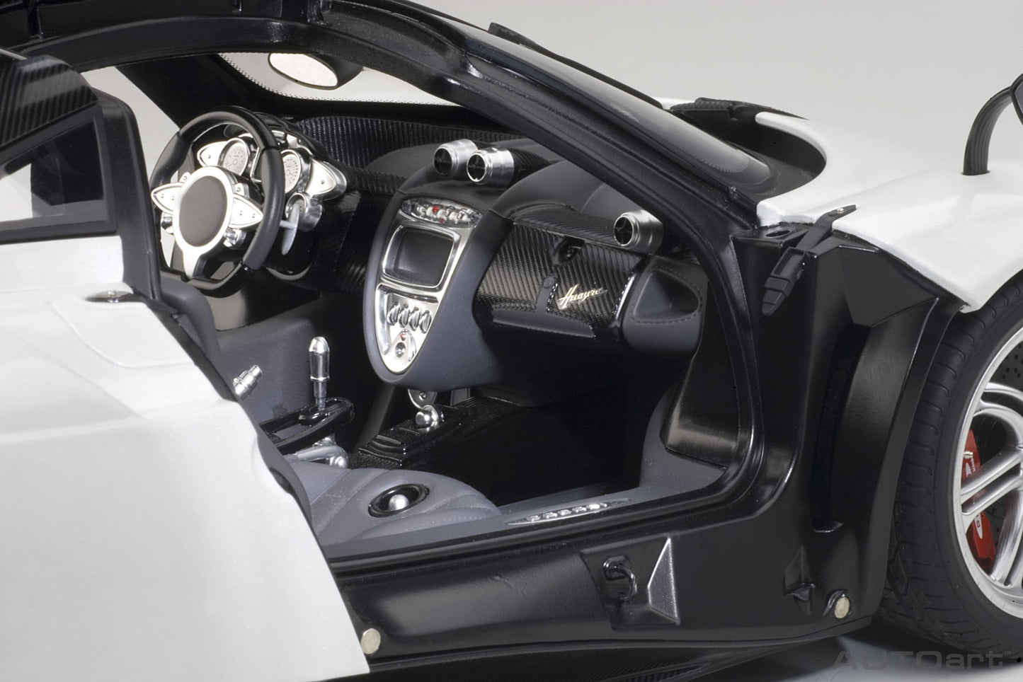 Macheta auto Pagani Huayra (2011) 1:12 AutoArt