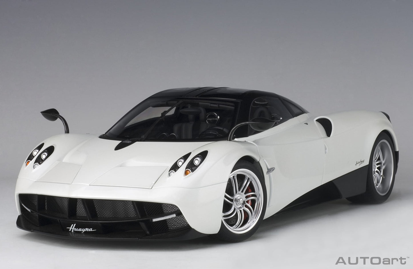 Macheta auto Pagani Huayra (2011) 1:12 AutoArt