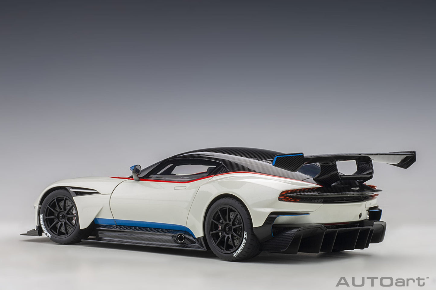 Macheta auto Aston Martin Vulcan (2015) 1:18 AutoArt
