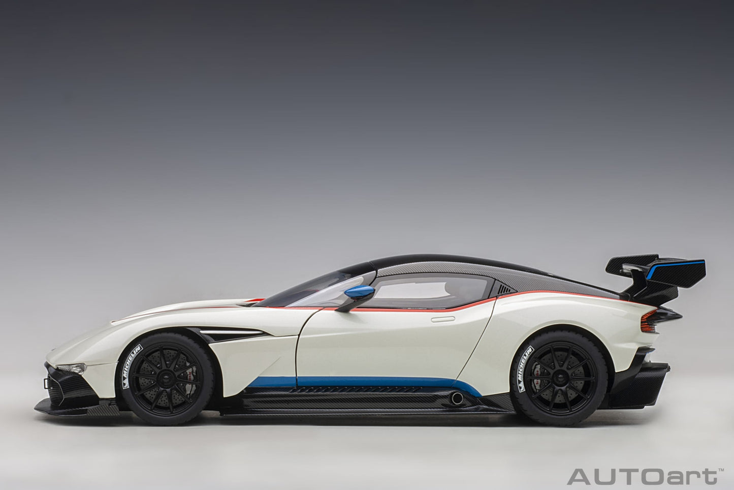 Macheta auto Aston Martin Vulcan (2015) 1:18 AutoArt