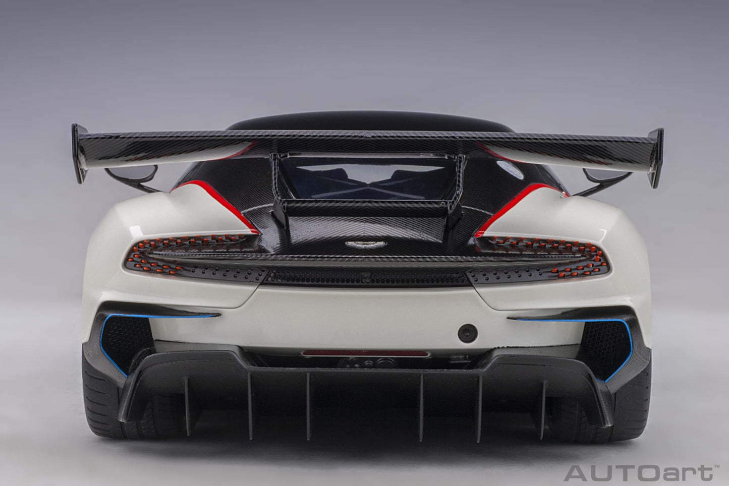 Macheta auto Aston Martin Vulcan (2015) 1:18 AutoArt