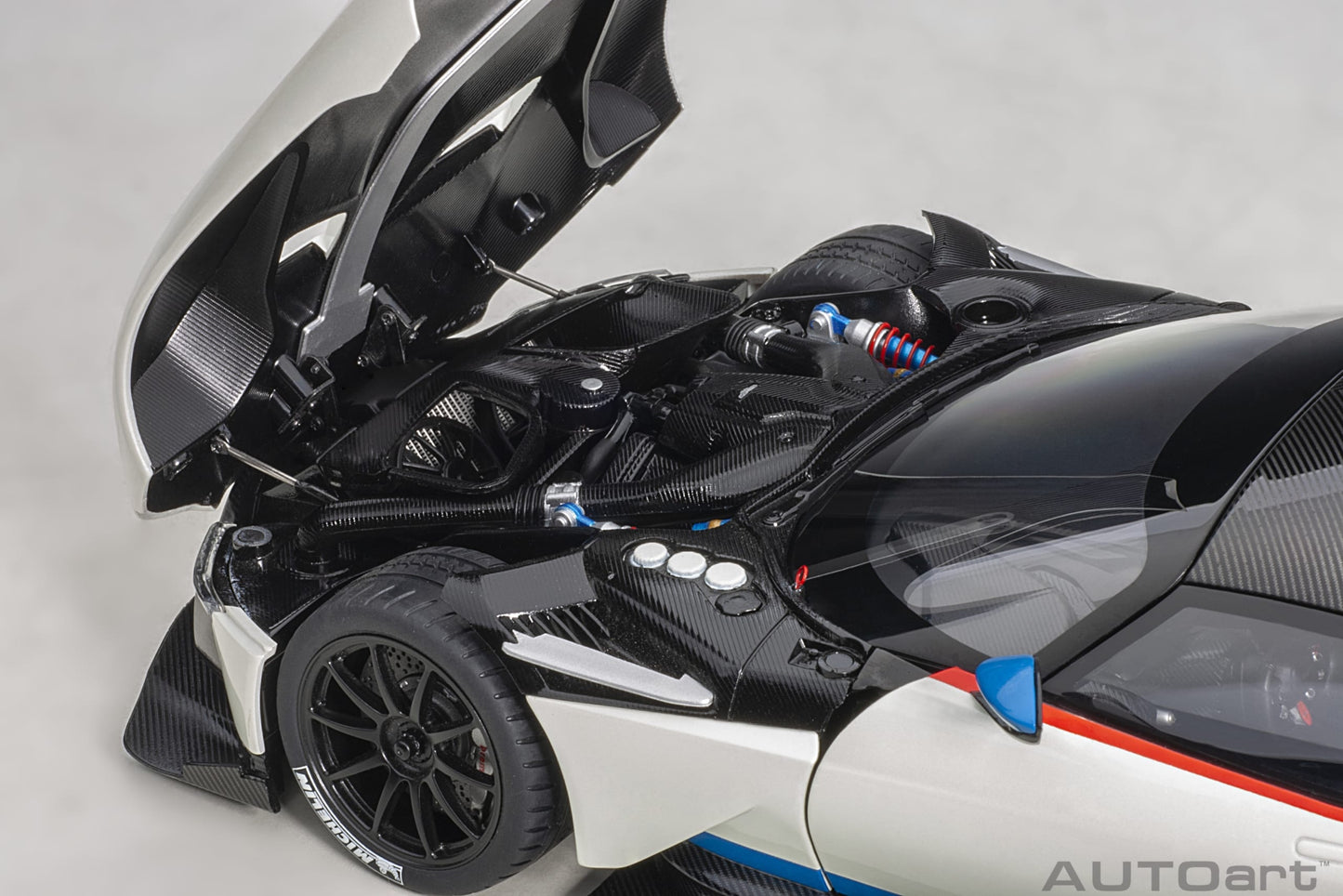 Macheta auto Aston Martin Vulcan (2015) 1:18 AutoArt