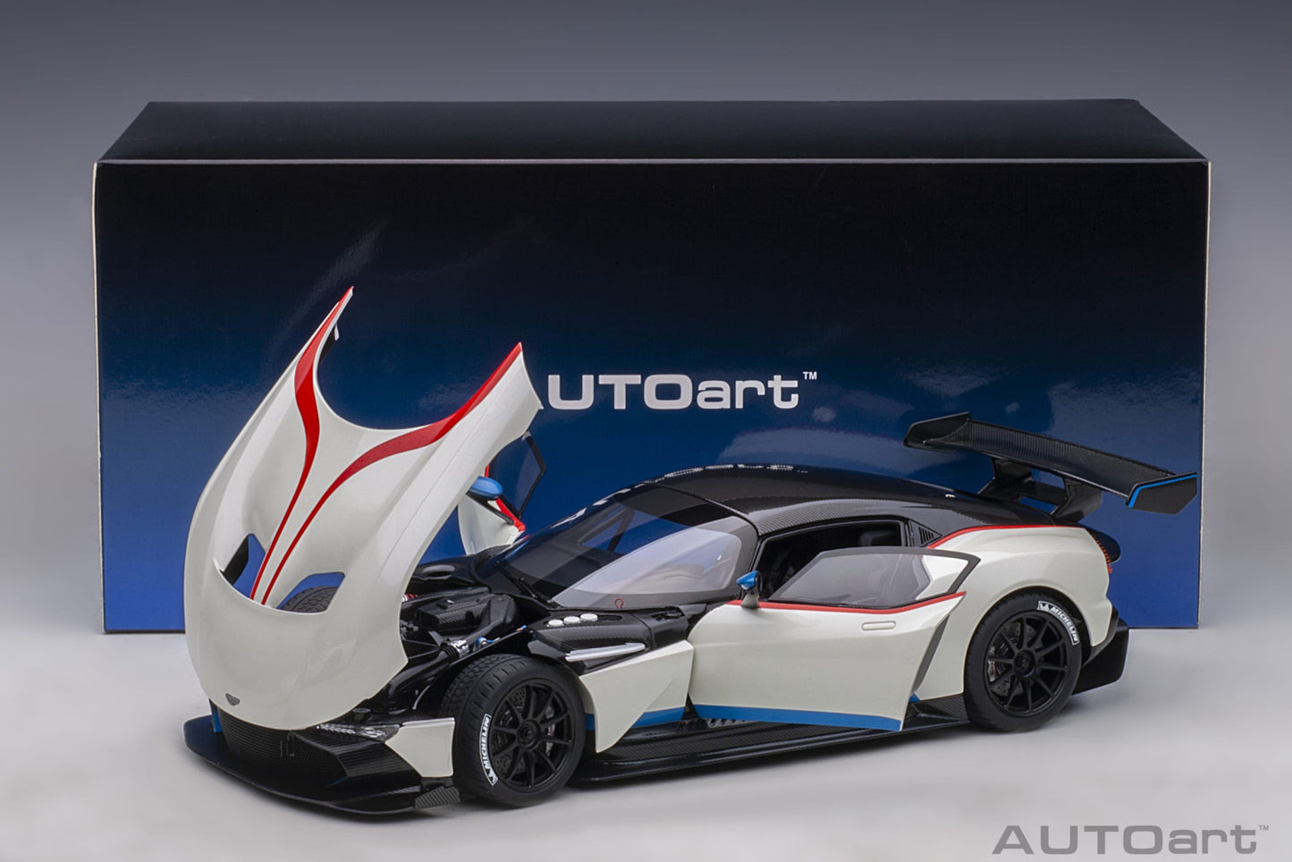 Macheta auto Aston Martin Vulcan (2015) 1:18 AutoArt