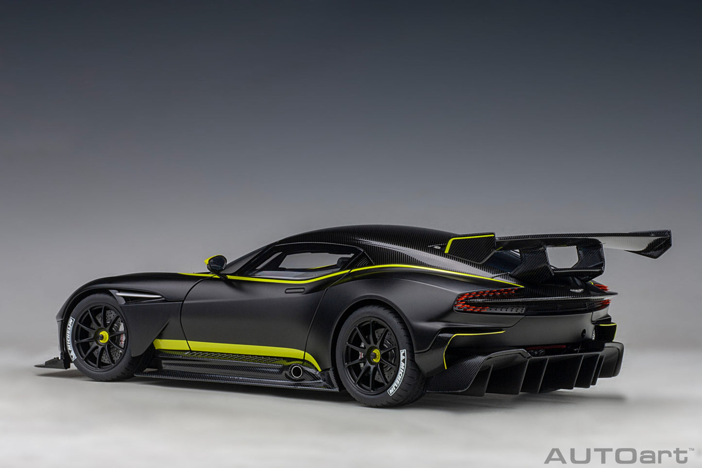 Macheta auto Aston Martin Vulcan (2015) 1:18 AutoArt