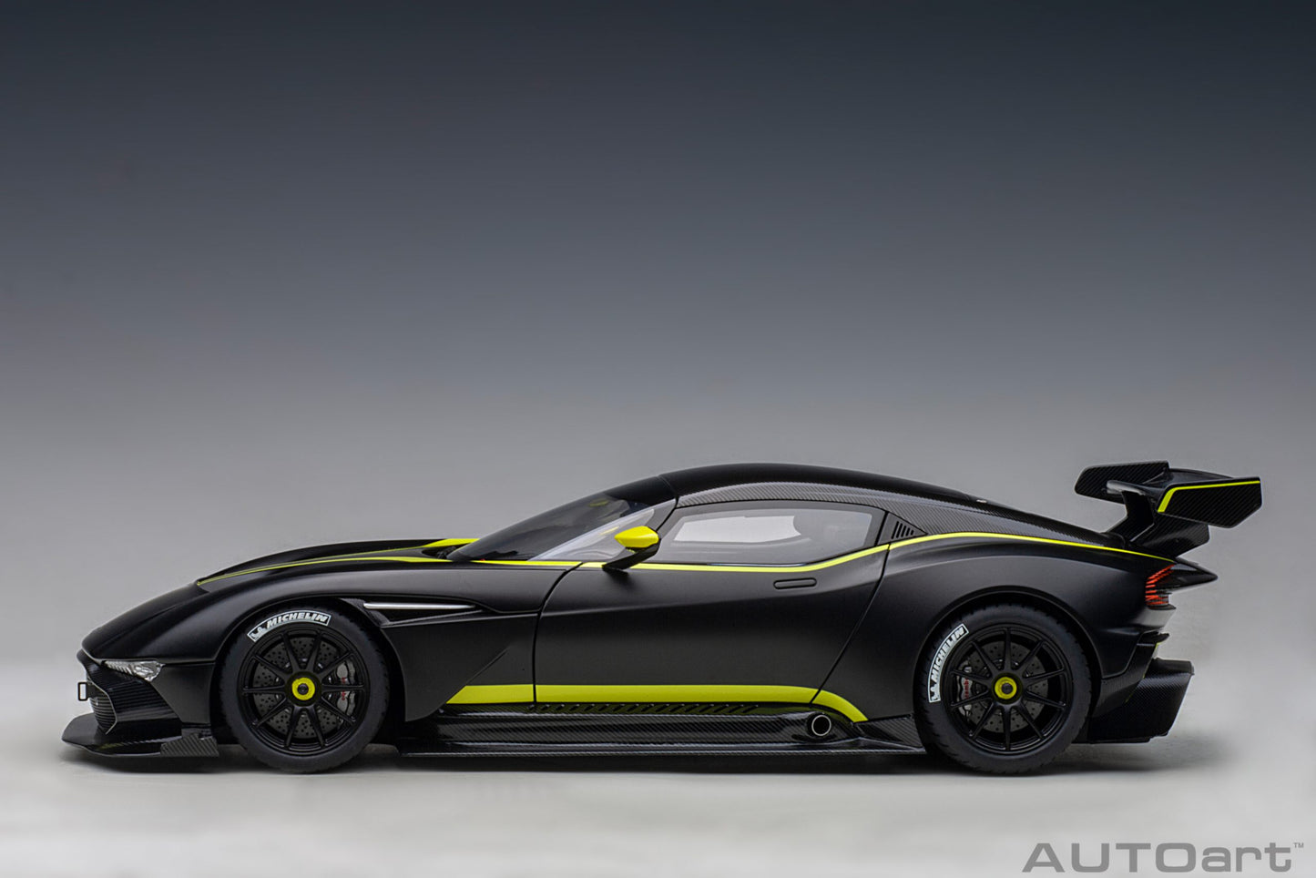 Macheta auto Aston Martin Vulcan (2015) 1:18 AutoArt