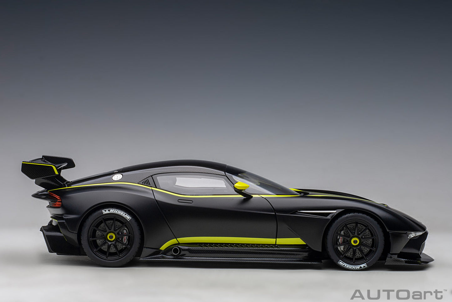 Macheta auto Aston Martin Vulcan (2015) 1:18 AutoArt