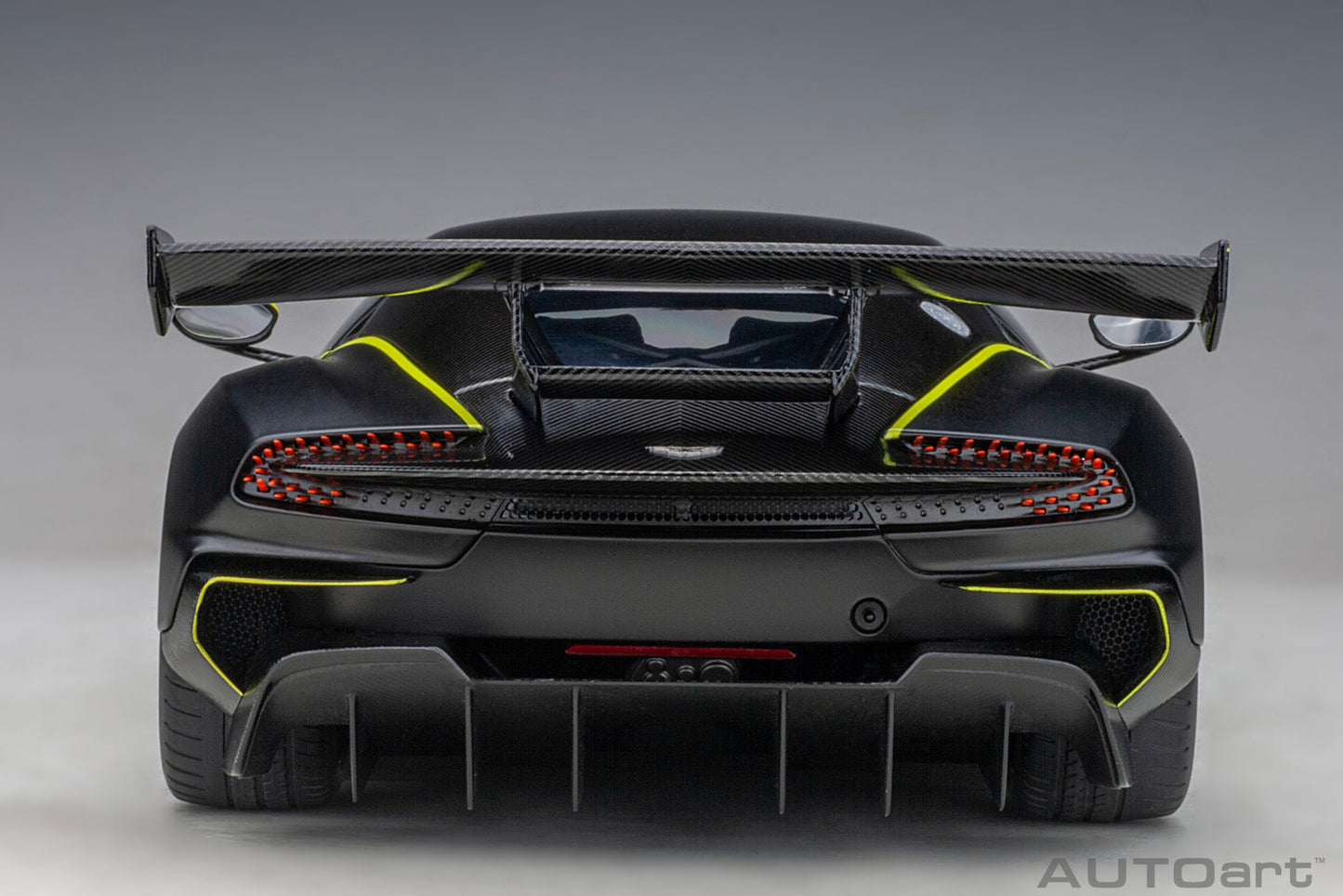 Macheta auto Aston Martin Vulcan (2015) 1:18 AutoArt
