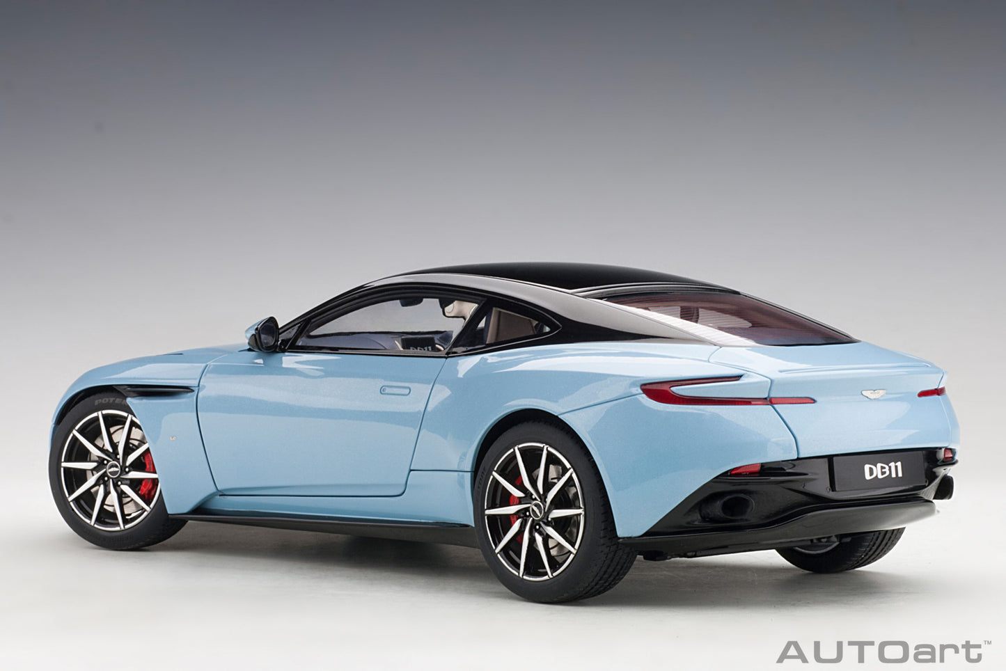 Macheta auto Aston Martin DB11 (2017) 1:18 AutoArt