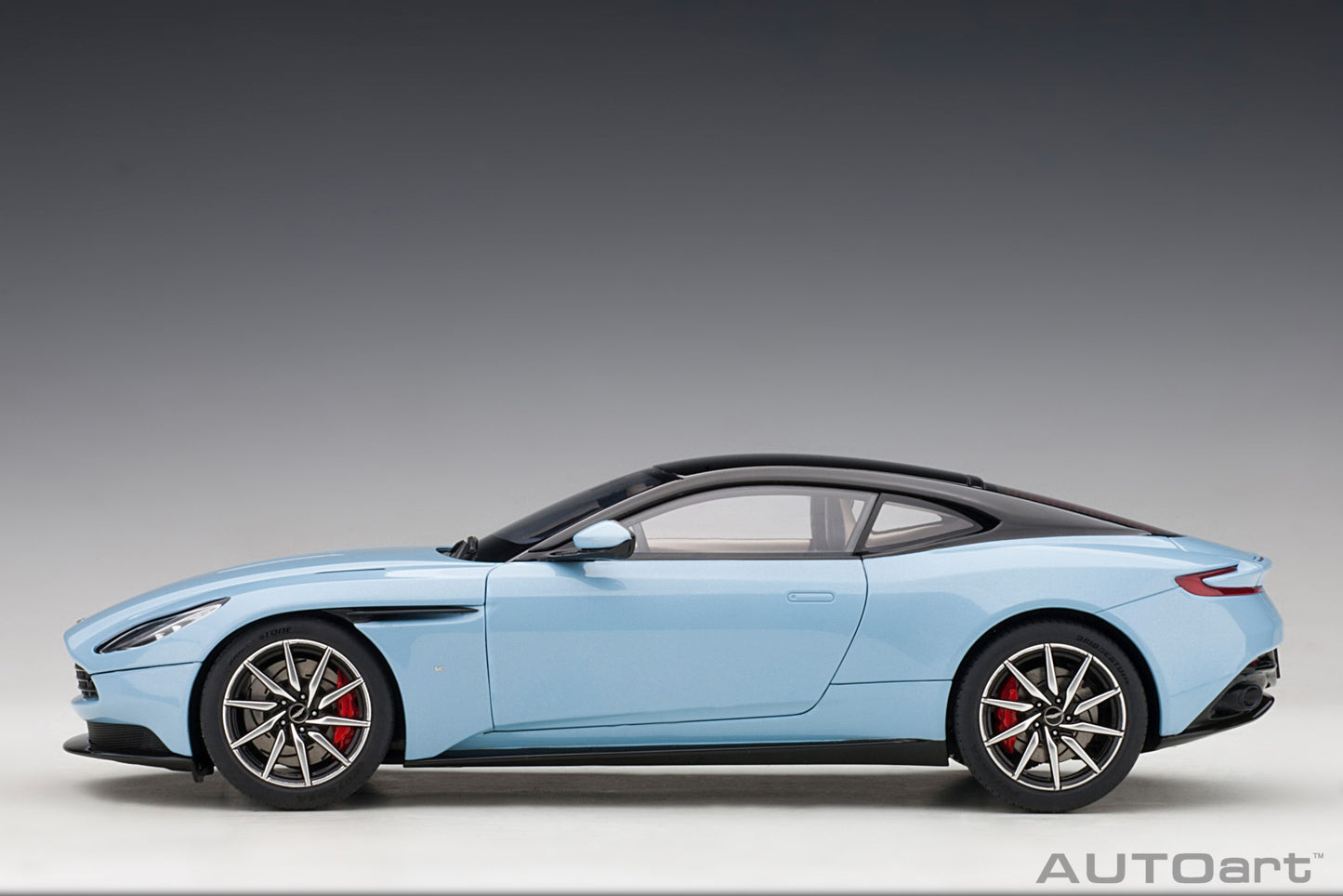 Macheta auto Aston Martin DB11 (2017) 1:18 AutoArt