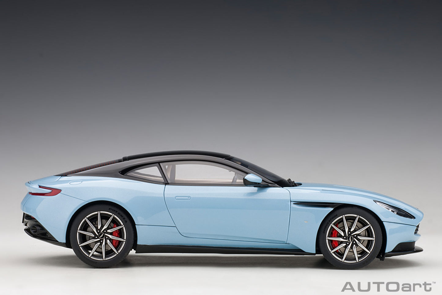 Macheta auto Aston Martin DB11 (2017) 1:18 AutoArt