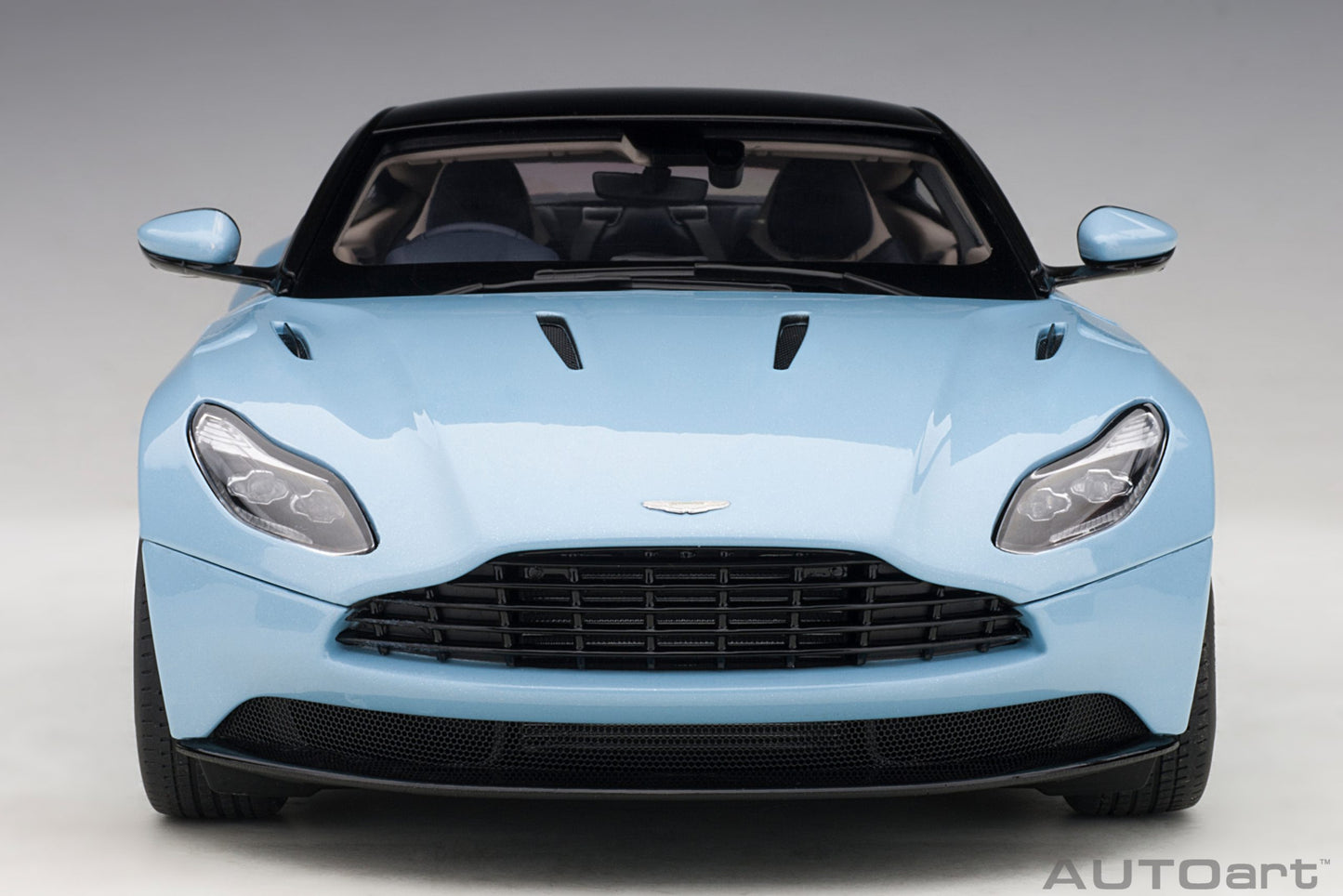 Macheta auto Aston Martin DB11 (2017) 1:18 AutoArt