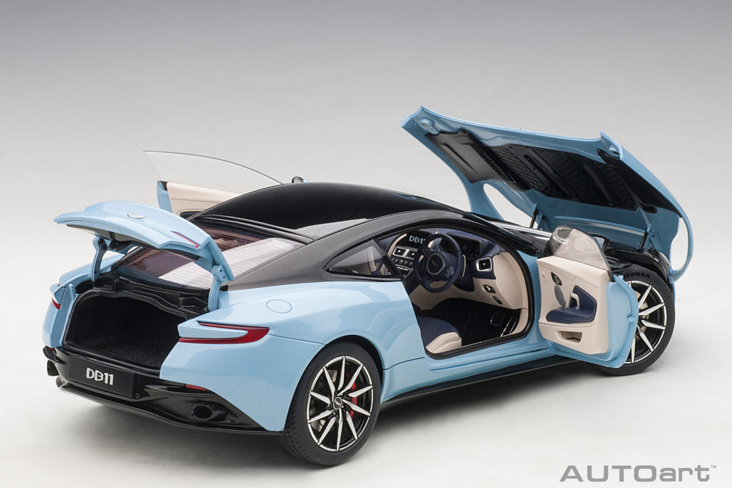 Macheta auto Aston Martin DB11 (2017) 1:18 AutoArt