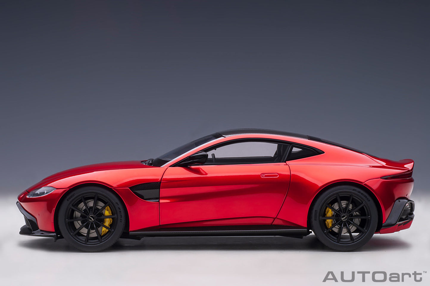 Macheta auto Aston Martin Vantage (2019) 1:18 AutoArt