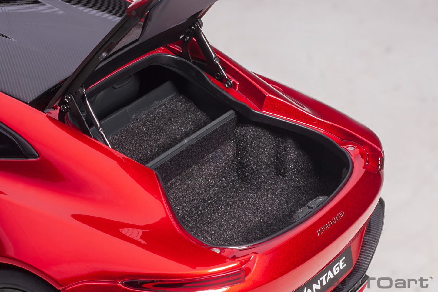 Macheta auto Aston Martin Vantage (2019) 1:18 AutoArt