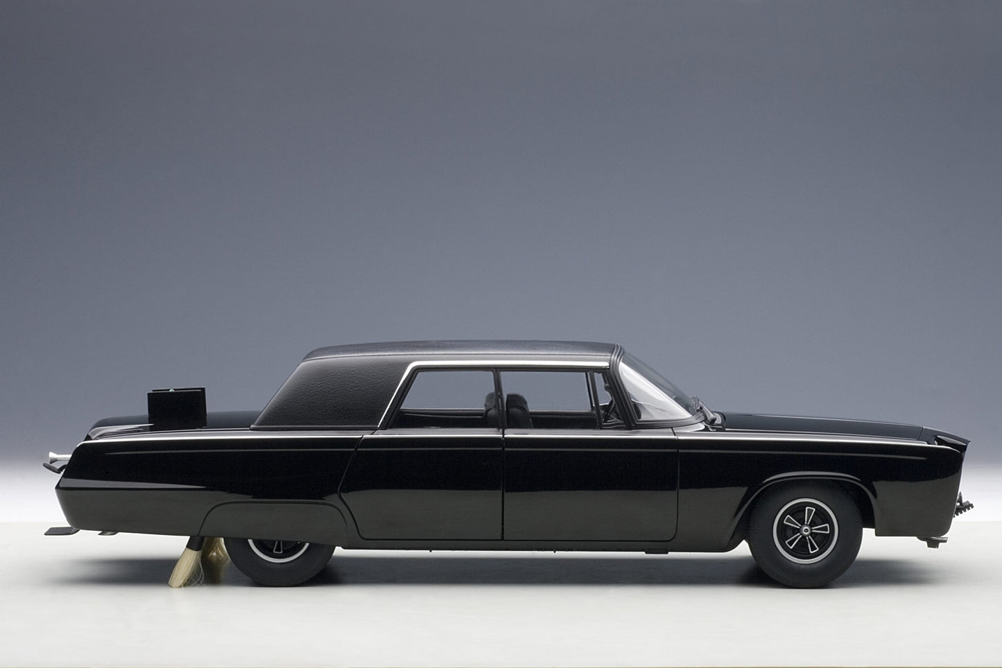 Macheta auto Chrysler Imperial Black Beauty Green Hornet (1966-1967) 1:18 AutoArt