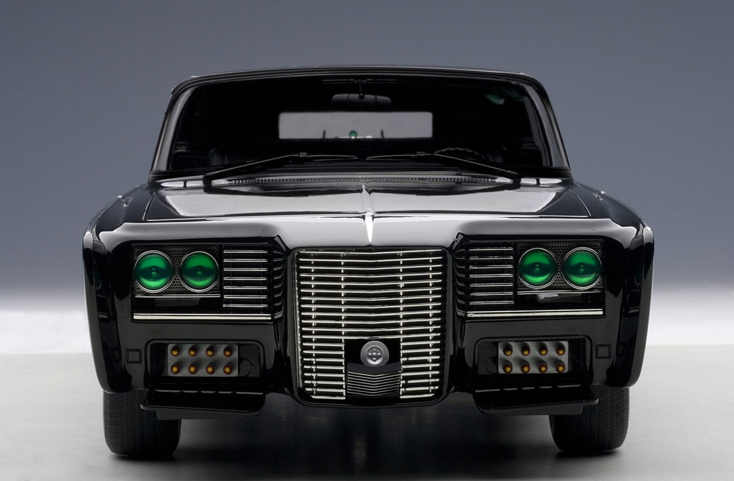 Macheta auto Chrysler Imperial Black Beauty Green Hornet (1966-1967) 1:18 AutoArt