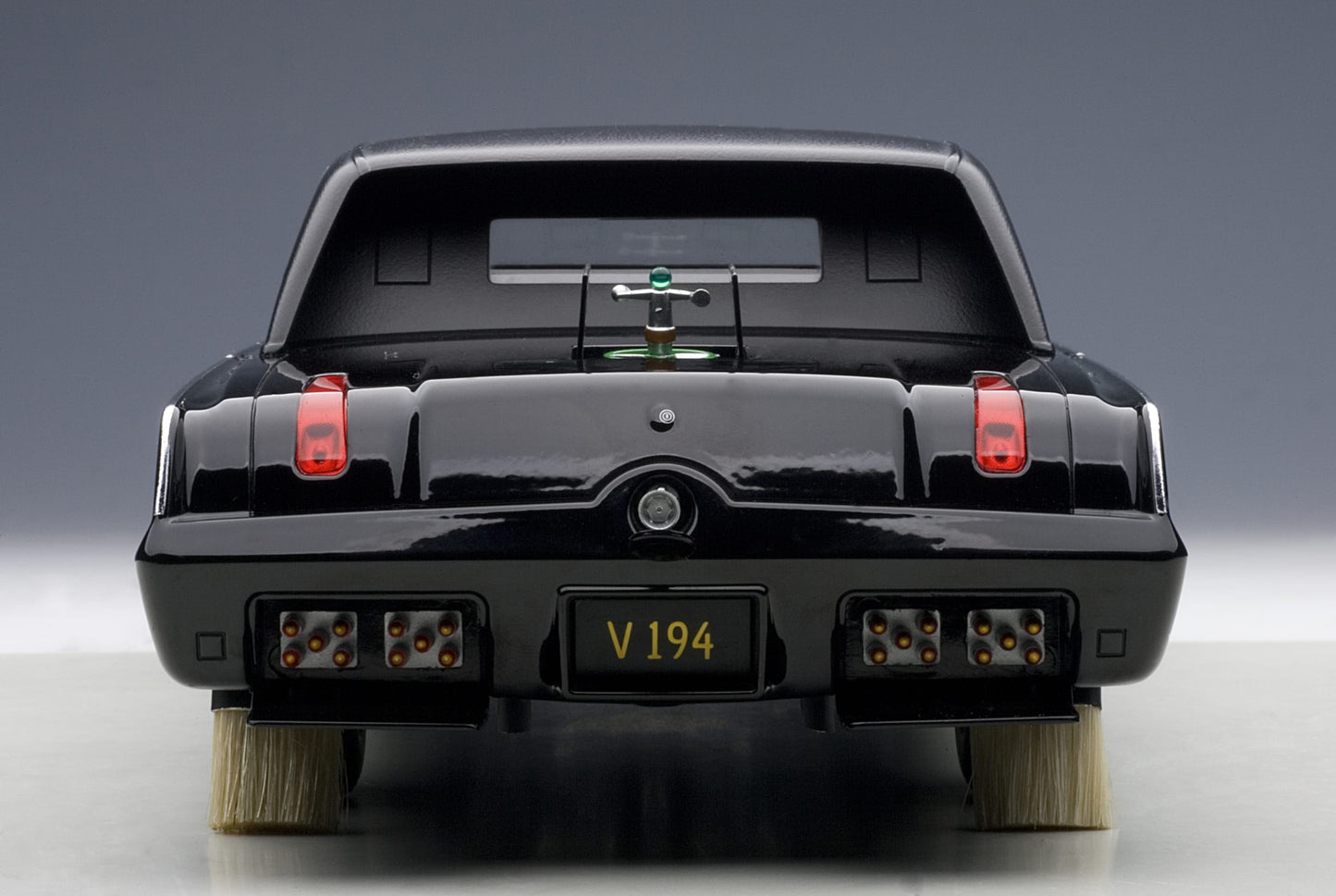 Macheta auto Chrysler Imperial Black Beauty Green Hornet (1966-1967) 1:18 AutoArt