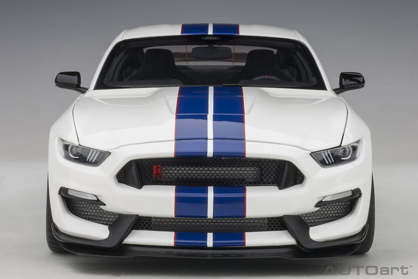 Macheta auto Ford Mustang Shelby GT-350R (2017) 1:18 AutoArt