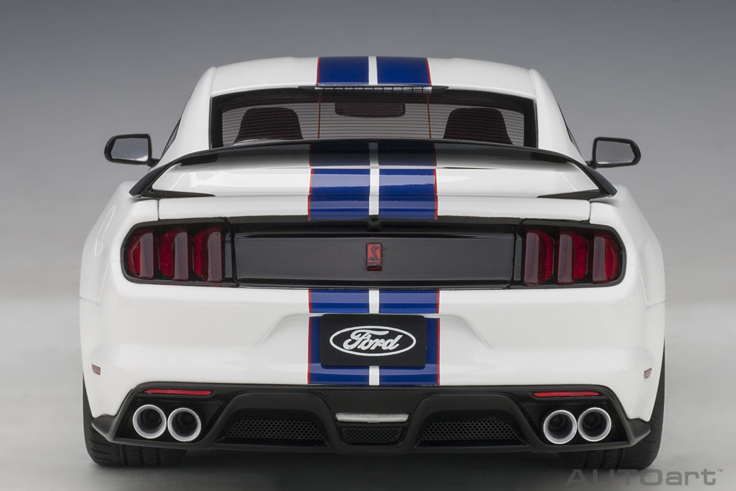 Macheta auto Ford Mustang Shelby GT-350R (2017) 1:18 AutoArt