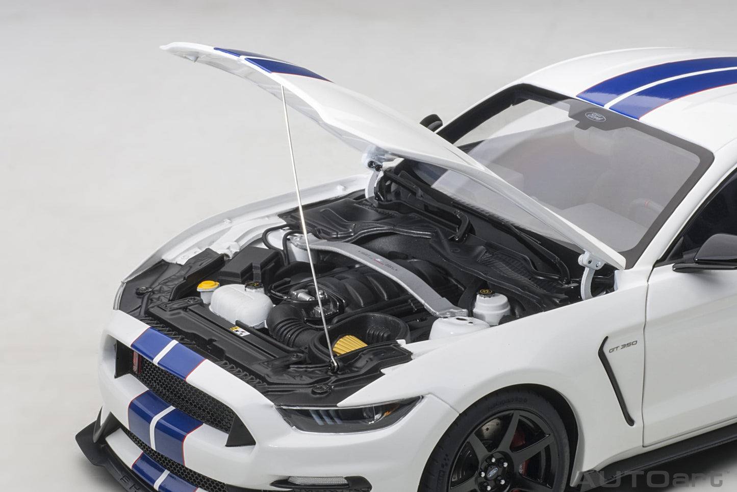 Macheta auto Ford Mustang Shelby GT-350R (2017) 1:18 AutoArt