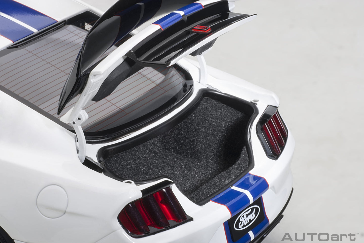 Macheta auto Ford Mustang Shelby GT-350R (2017) 1:18 AutoArt