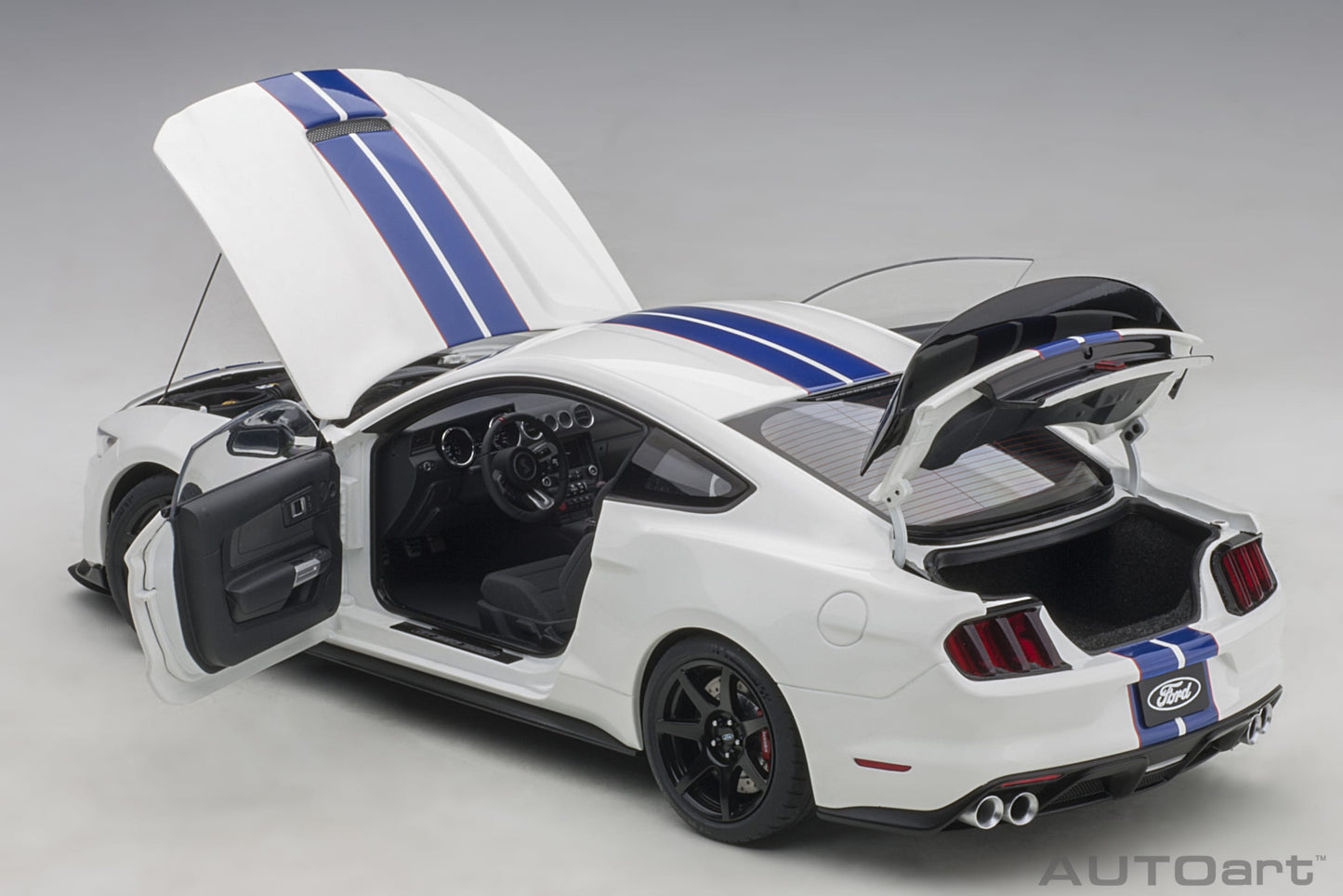 Macheta auto Ford Mustang Shelby GT-350R (2017) 1:18 AutoArt