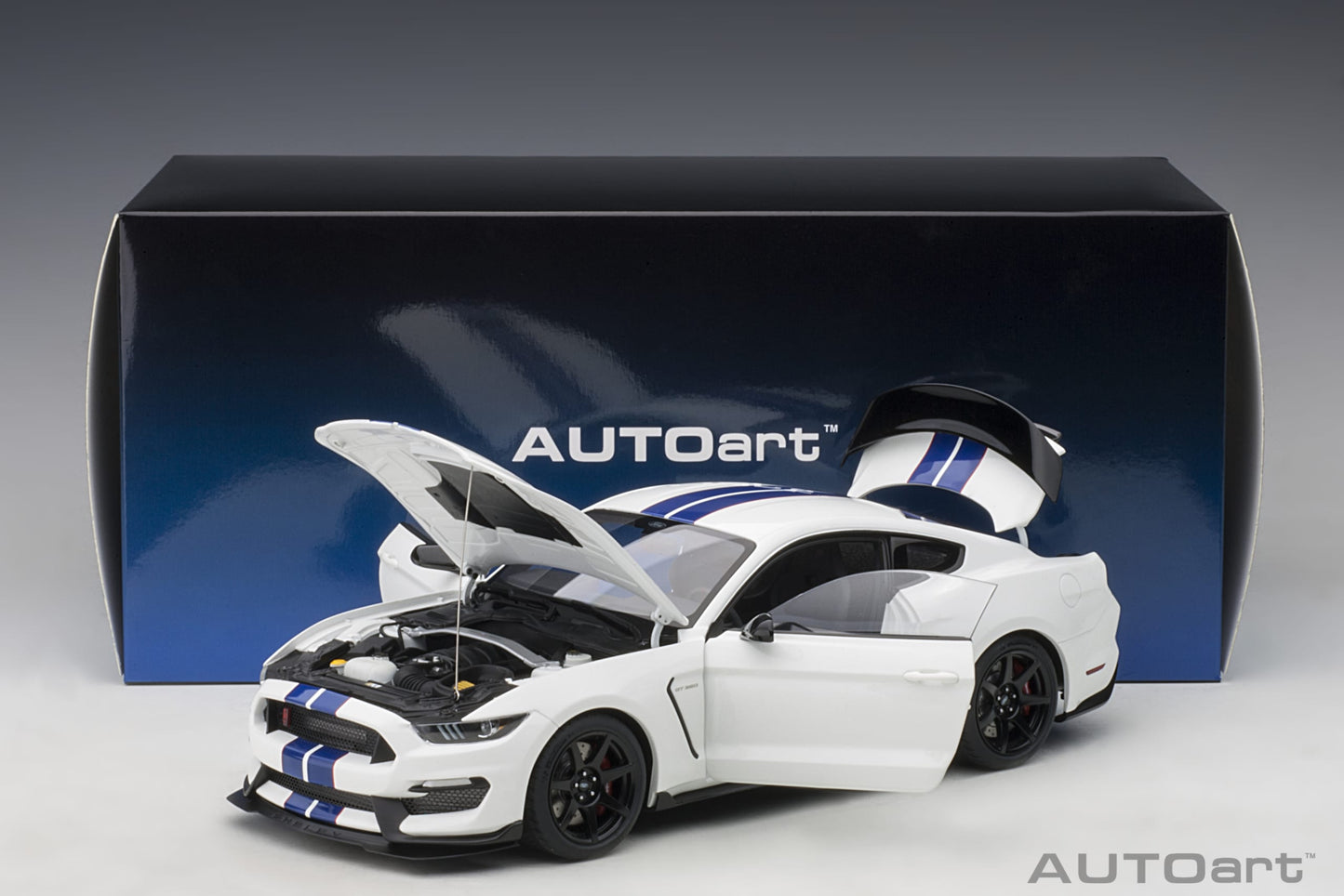 Macheta auto Ford Mustang Shelby GT-350R (2017) 1:18 AutoArt