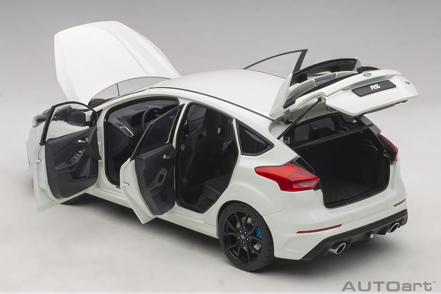 Ford Focus RS (2016) 1:18 AutoArt model car