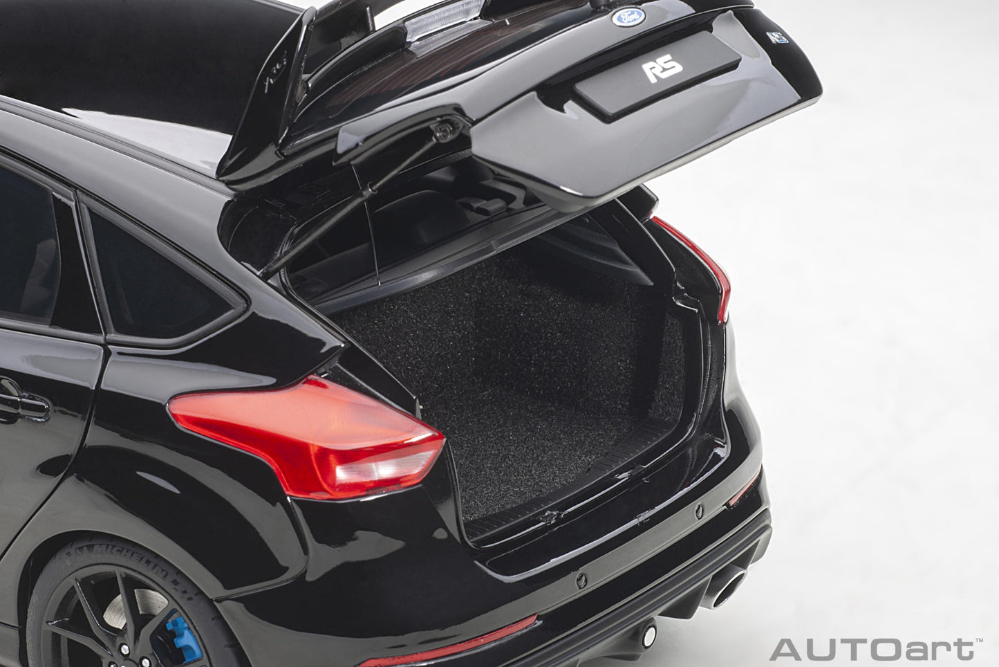 Macheta auto Ford Focus RS (2016) 1:18 AutoArt