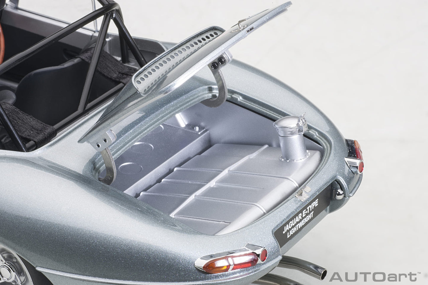 Macheta auto Jaguar Lightweight E-Type (2015) 1:18 AutoArt