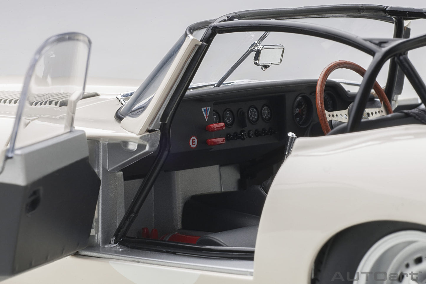 Macheta auto Jaguar Lightweight E-Type (2015) 1:18 AutoArt