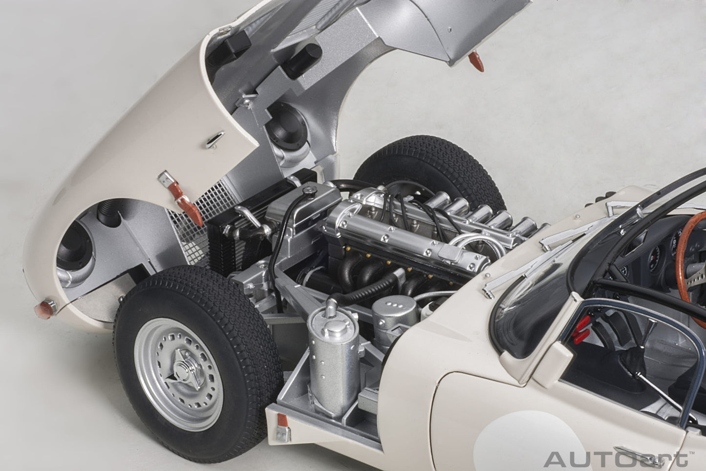 Macheta auto Jaguar Lightweight E-Type (2015) 1:18 AutoArt