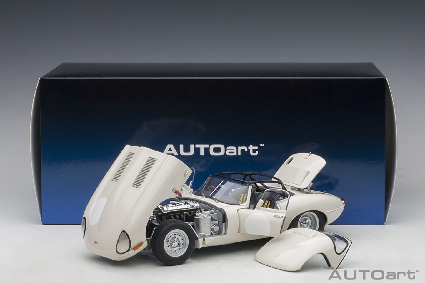 Macheta auto Jaguar Lightweight E-Type (2015) 1:18 AutoArt