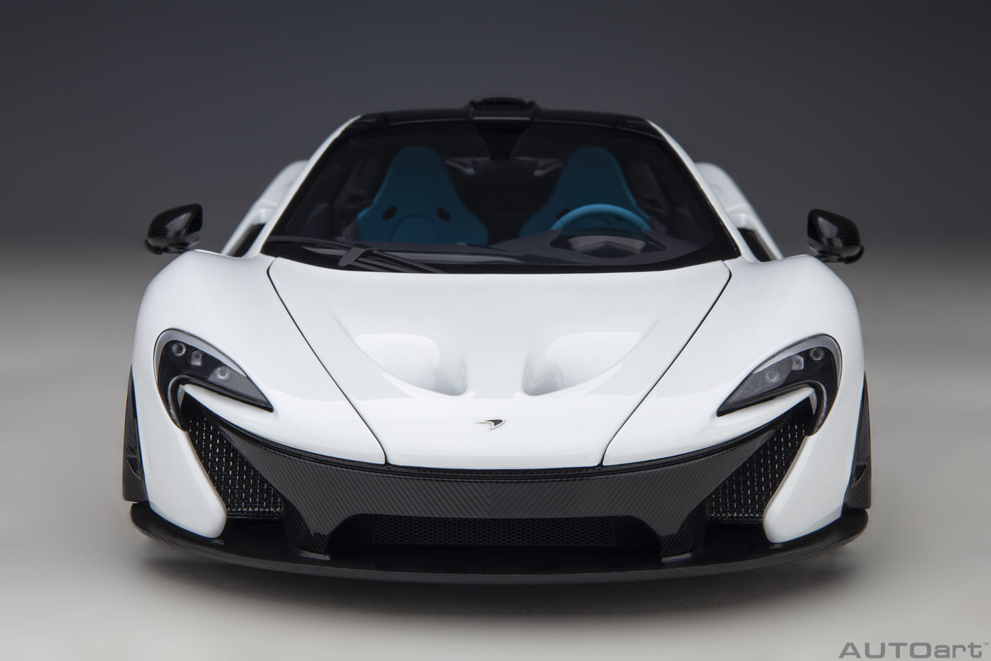 Macheta auto McLaren P1 (2013) 1:18 AutoArt