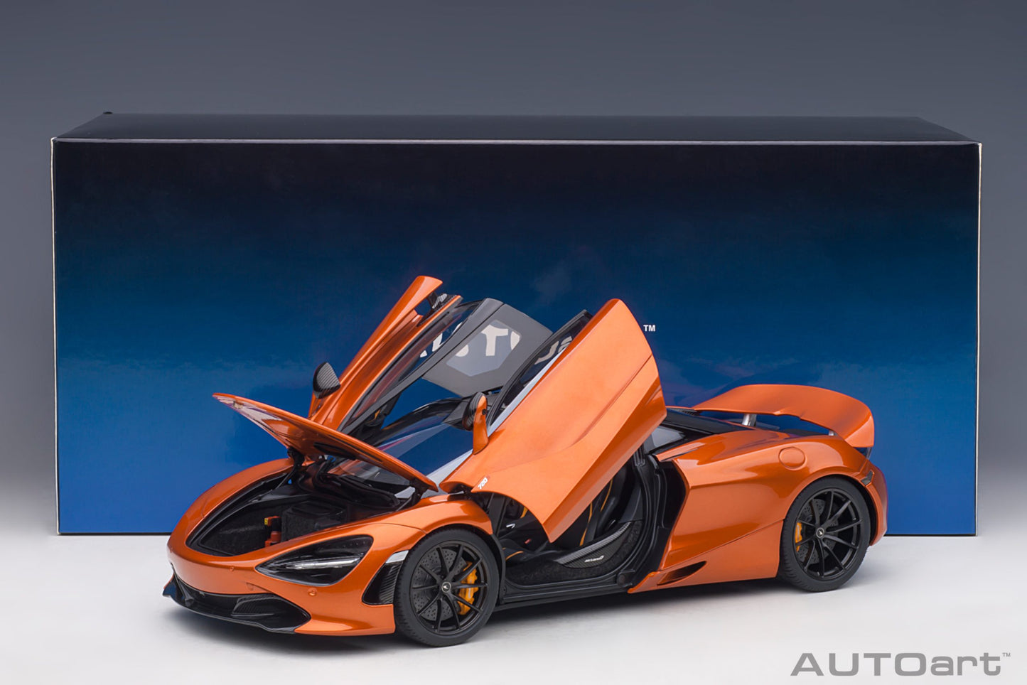 McLaren 720S (2017) 1:18 AutoArt model car