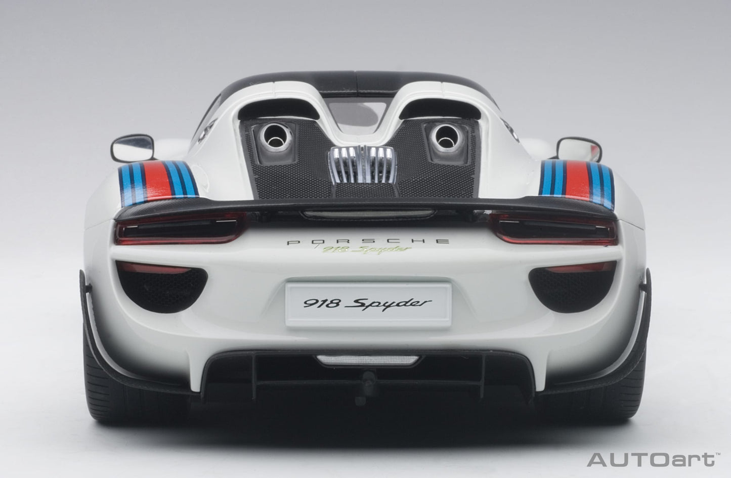 Macheta auto Porsche 918 Spyder Weissach Package (2013) 1:18 AutoArt